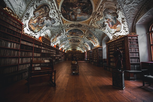 Encountering an empty library in a dream 