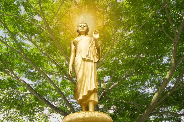 A golden Buddha in your dream 